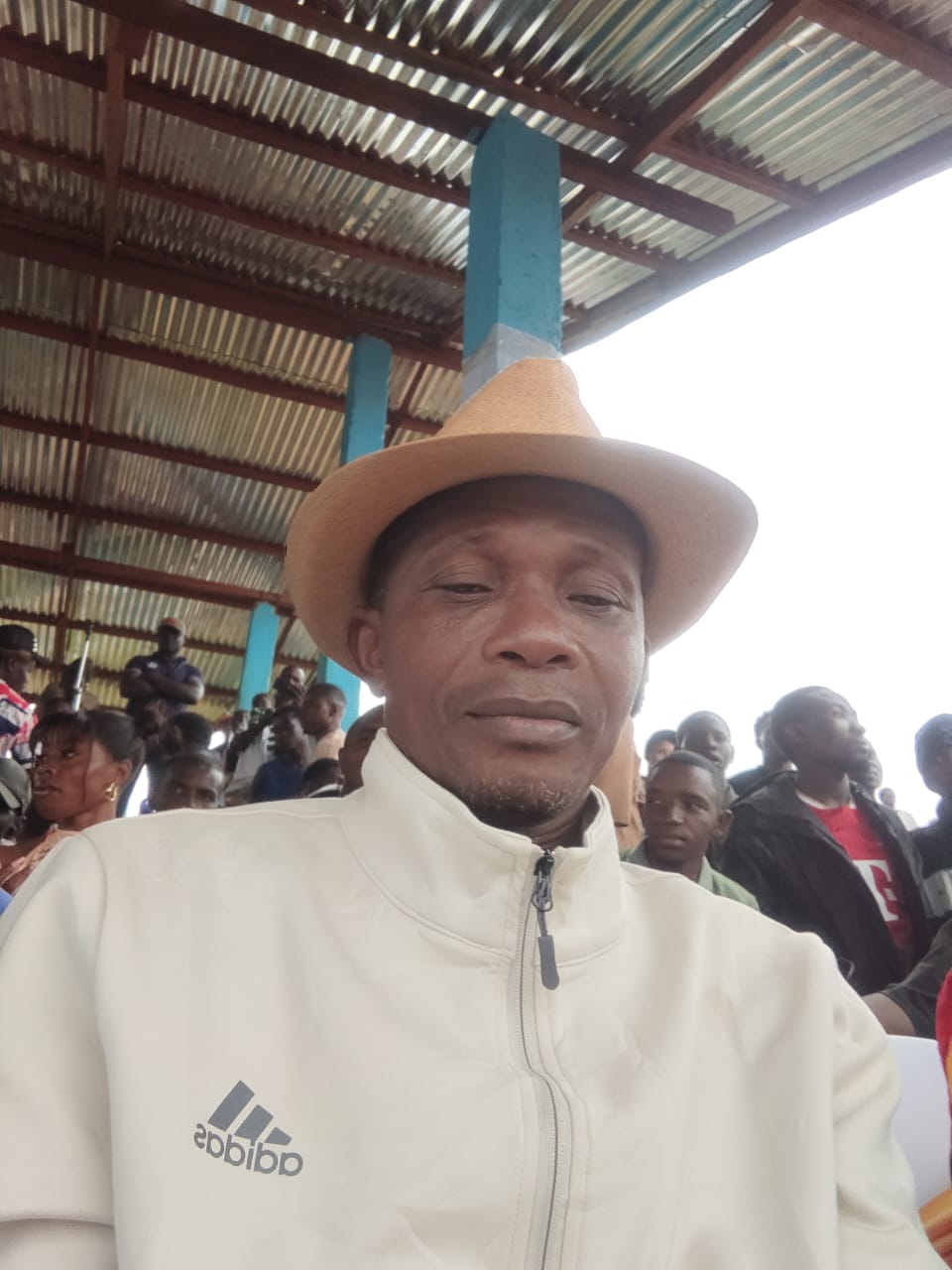 BANGDA ALIM Jean Calvin — Enseignant PLEG dans son bureau d'études