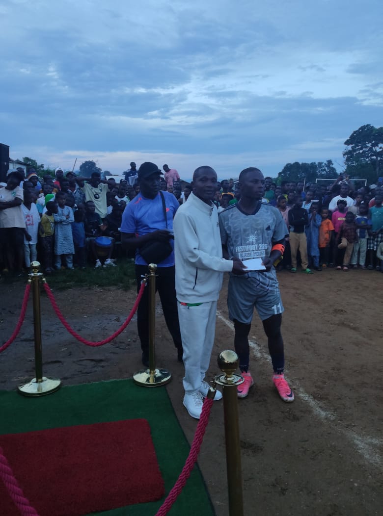 Remise des récompenses à la jeunesse sportive de Bétaré-Oya par BANGDA ALIM Jean Calvin
